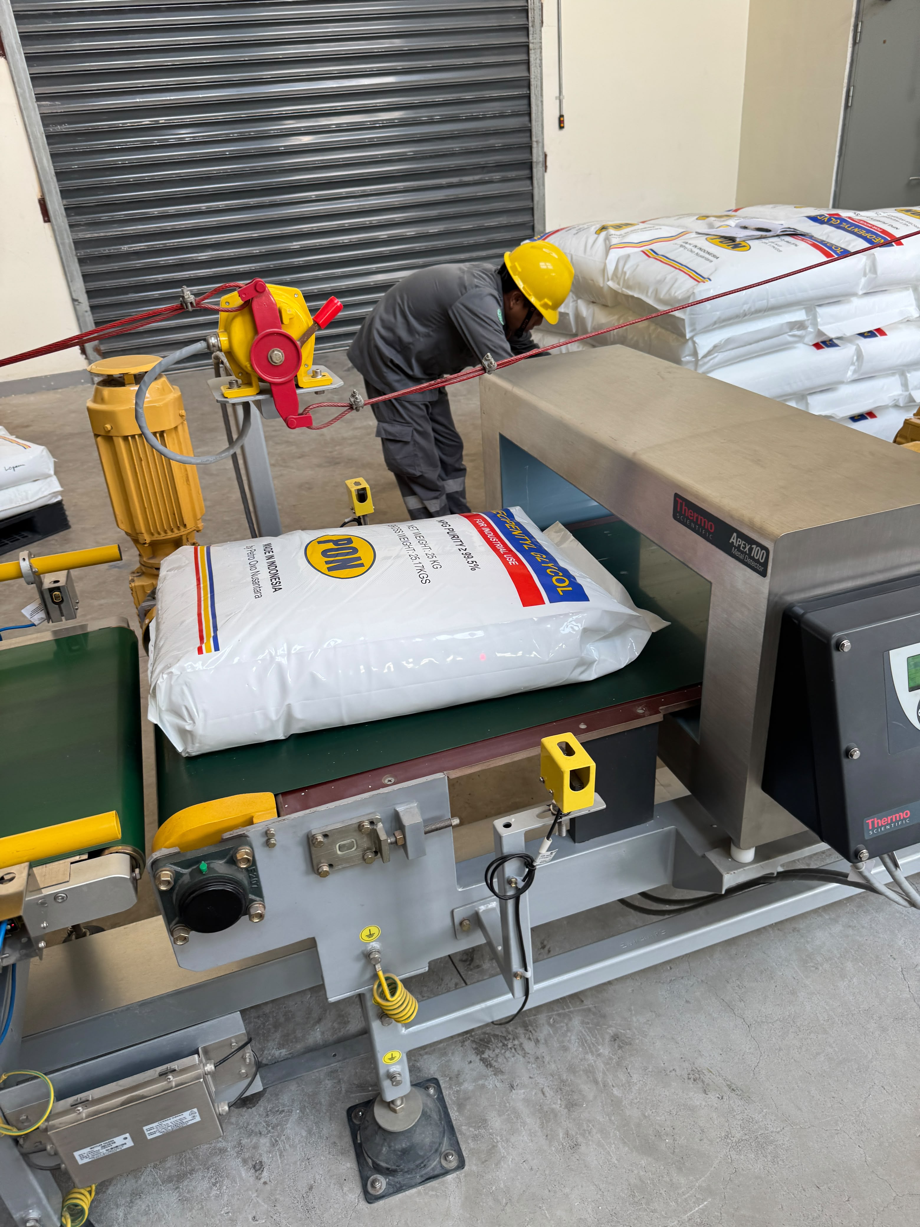 PON NPG bags moving through an automated packing inspection line.